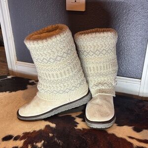Muk Luks Beige Knit Winter Boots. Sz7